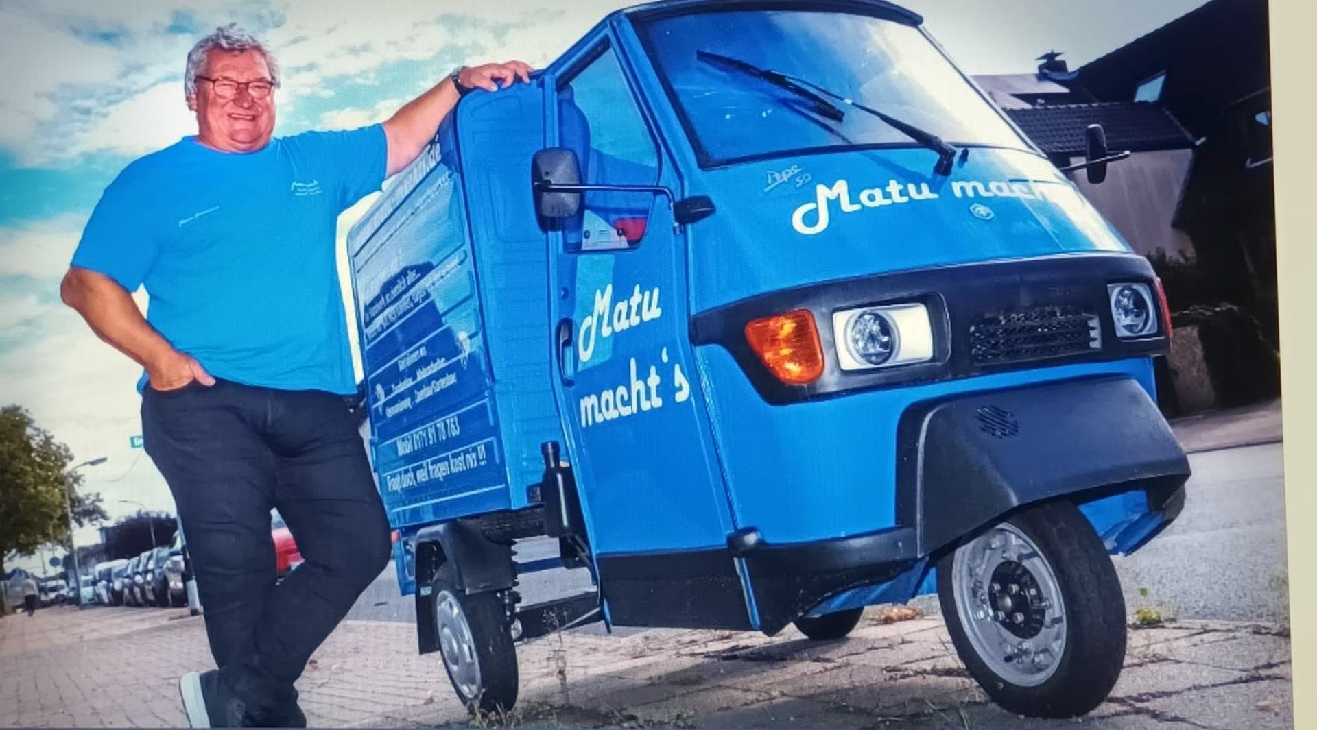 Firmenfahrzeug von Matu macht's! im Einsatz in Bochum